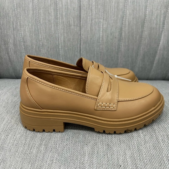 Tan Loafers for Women in new condition size 8.5 - Picture 5 of 5
